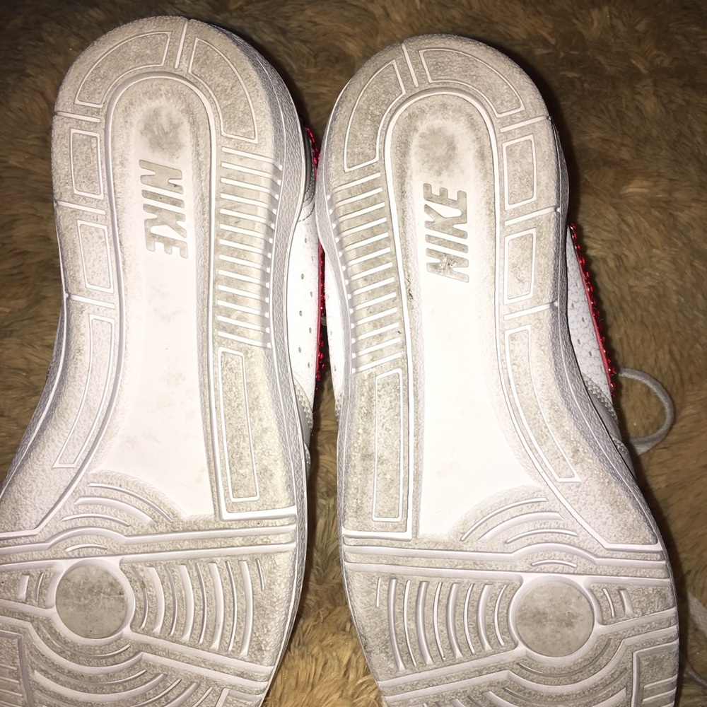 Hand bedazzled Nike shoes - Picture 6 of 8